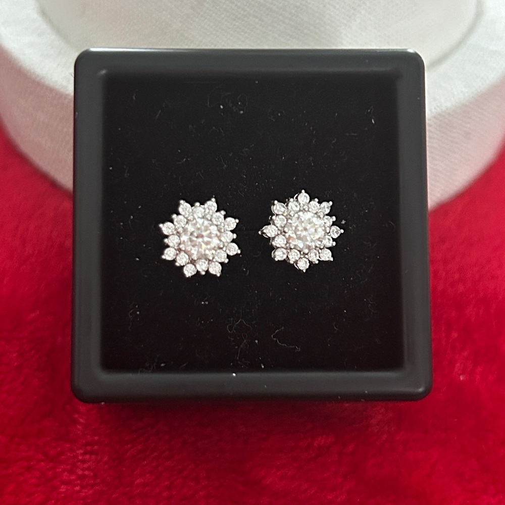 Luxury‎ Moissanite Diamond floral Stud Earrings